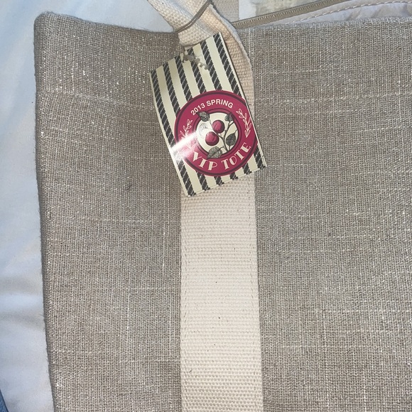 Tote bag with tags attached!! - Picture 4 of 4